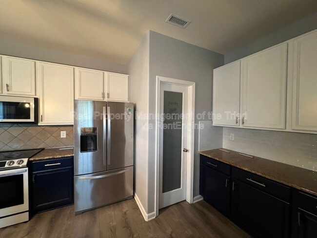 Photo - 1950 Glenkirk Dr