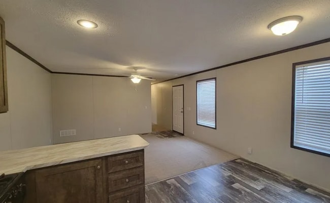 Photo - 900 Willow Ln