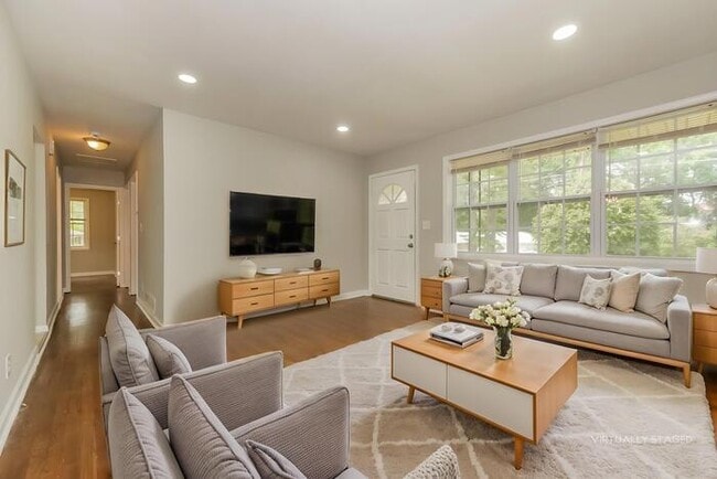 Photo - 195 Greenway Dr