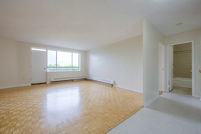 Photo - 350 The Westmall