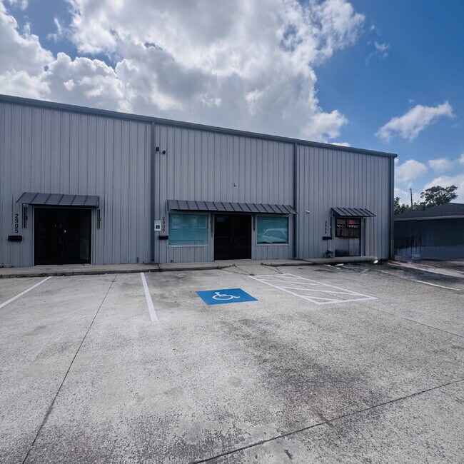 Building Photo - 2907 Nederland Ave