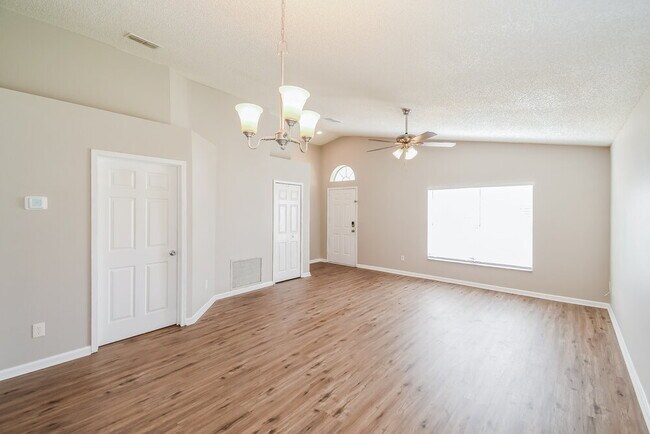 3306 Lake Effie Ct N