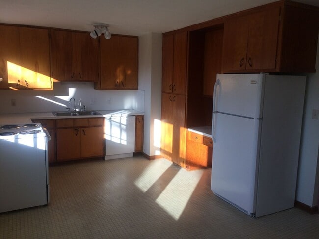 Photo - 2003 Stratford Rd