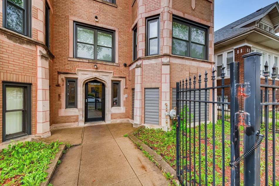 Photo - 1349 W 81st St Casa
