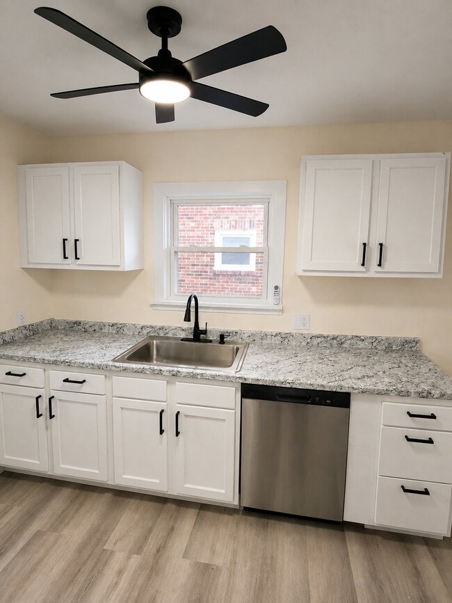 Photo - 2149 Alvin St