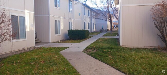 Building Photo - Two Bedroom in Carson Park! Refrigerator, ... Rental