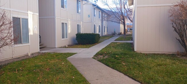 Two Bedroom in Carson Park! Refrigerator, ... - Two Bedroom in Carson Park! Refrigerator, ... House