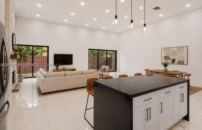 Photo - 601 Leslie Dr