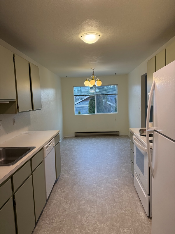 Building Photo - 8858 Interlake Ave N