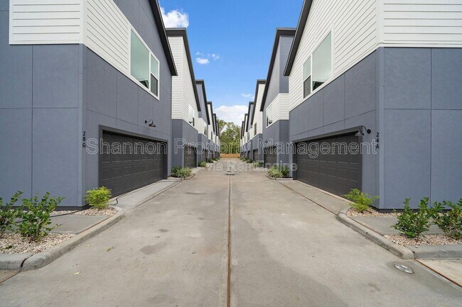 Photo - 24A Bucan St Unit C