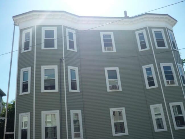 Building Photo - 27 Buttonwood St Unit 3 Rental