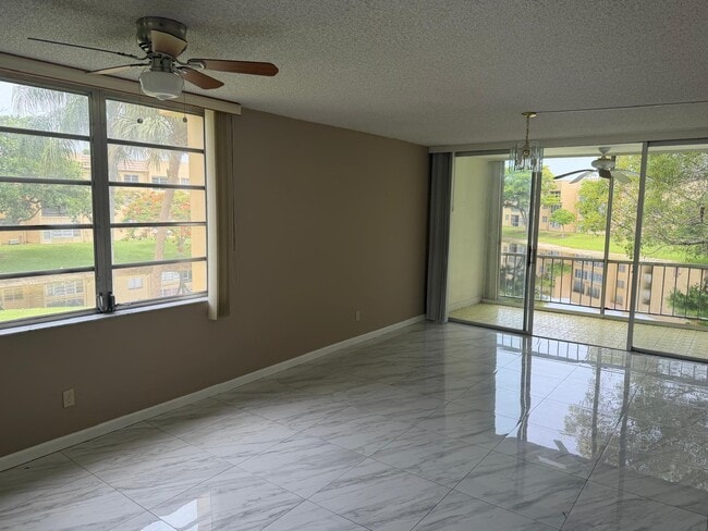 Photo - 5750 NW 64th Ave Unidad 201