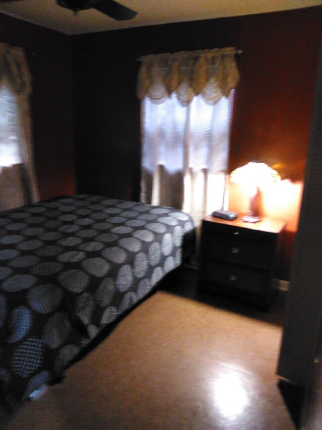 room - 4500 Swift Ave