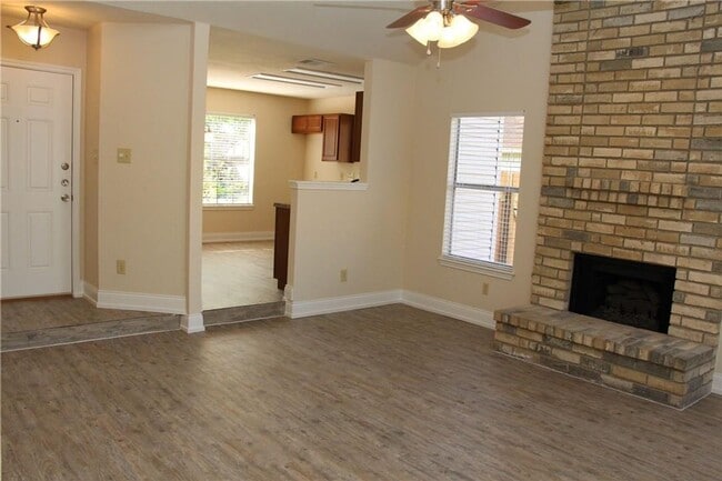 Photo - 605 Elder Way