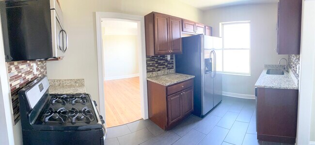 Building Photo - 3057 N Troy St Unit 3