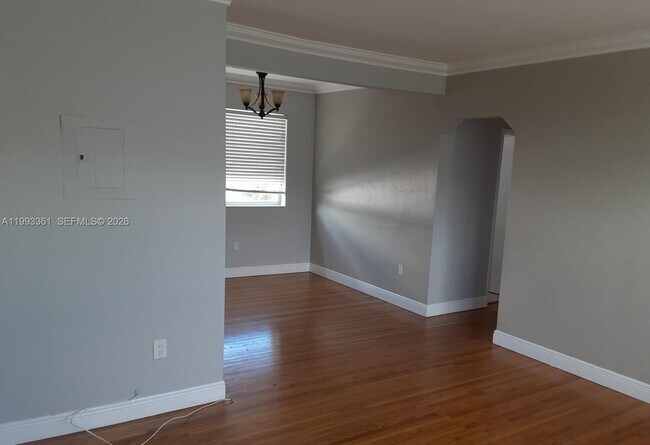 Photo - 755 83rd St Unidad 3