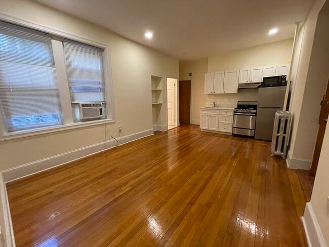 Building Photo - 11 Englewood Ave Unit 5