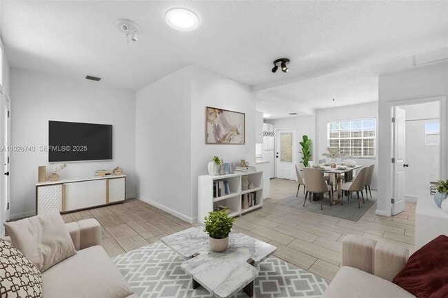 Photo - 521 NE 70th St Unidad 2