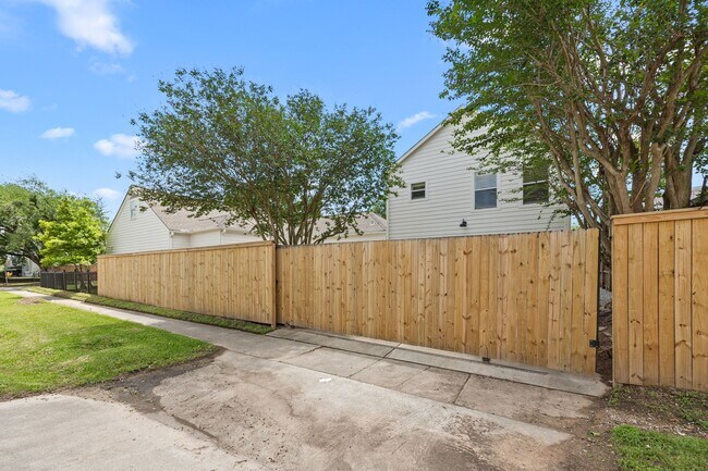 Photo - 945 Dorothy St