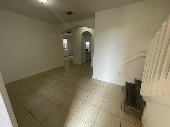 Entry - 1490 NE 33rd Ave Unit 103