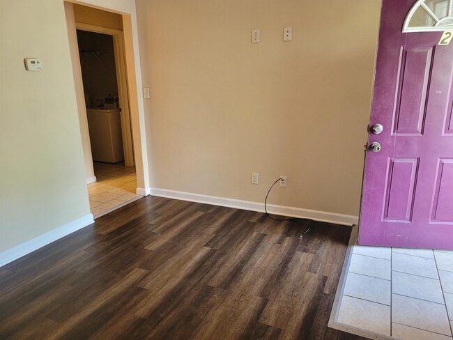 Building Photo - 317 E Mill St