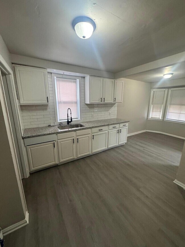 Photo - 14854 Ohio St