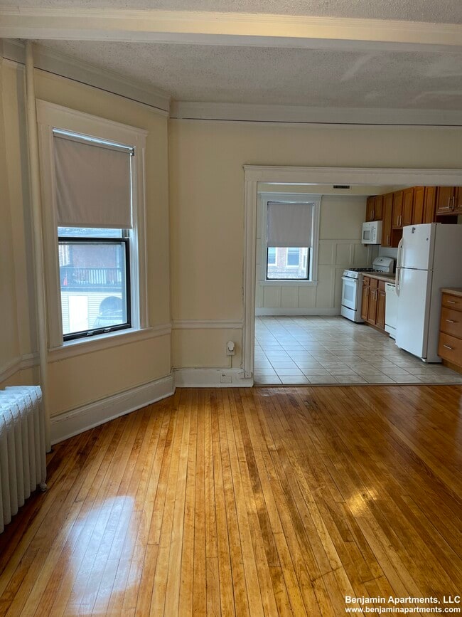 Photo - 1487 Beacon St