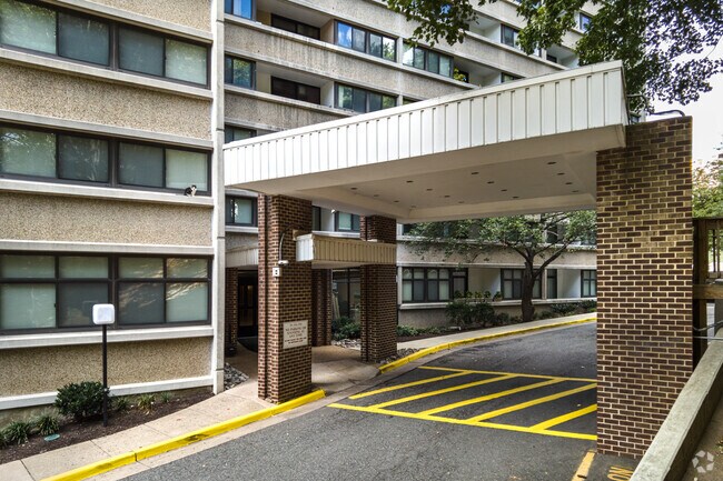 Photo - Highpointe Condominium