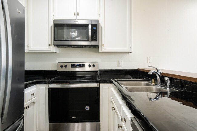 Photo - 2251 Altisma Way Unidad 207