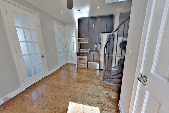 Building Photo - 314 E 106th St Rental