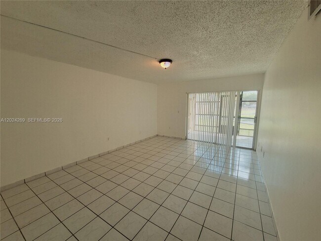 Photo - 13701 Kendale Lakes Cir Unit B-112