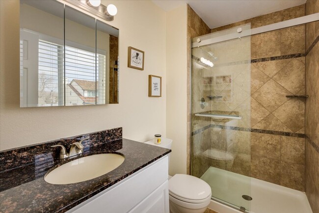 Beautifully updated 4Bd/3Ba Arvada Home - Beautifully updated 4Bd/3Ba Arvada Home