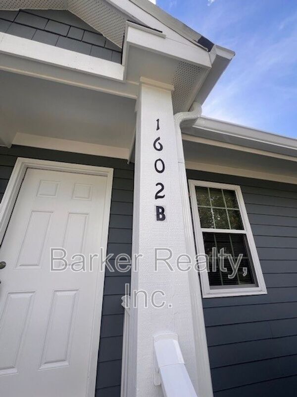 Photo - 1602 Pender St