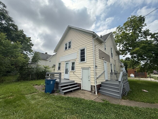 Building Photo - 522 W 23rd St Unit 522 W 23rd St Dw