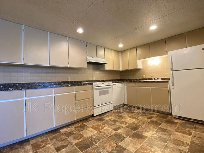Photo - 1401-142B 2b St S Unit #15