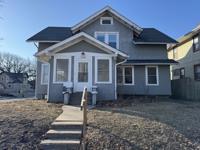 Building Photo - 2702 Leclaire St