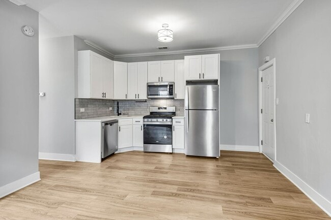 Photo - Gorgeous, Updated Duplex 2bd/2bth, Wicker Park Avail 5/1 Unit 2F