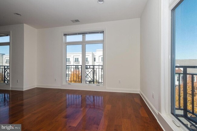 Photo - 2 N Commerce Square Unit 302