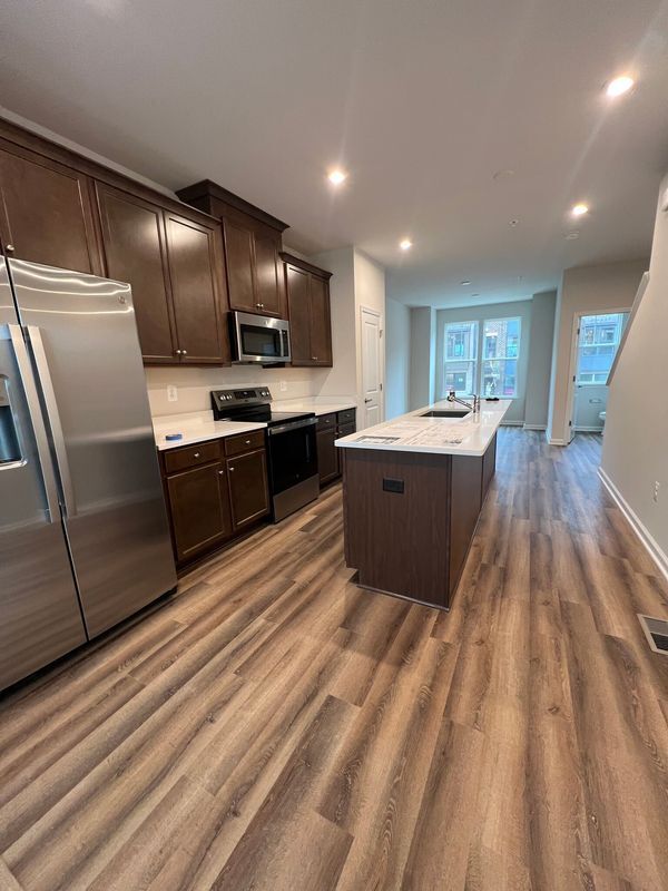 Photo - 6072 Beake St