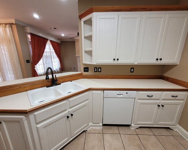 Photo - 201 Bryan St