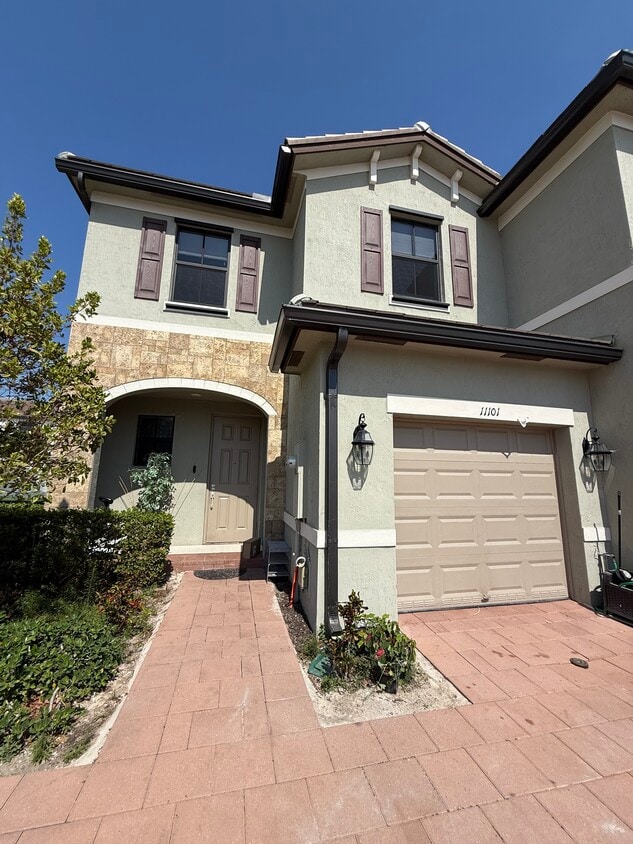 Photo - 11101 W 33rd Ct (Hialeah, FL)