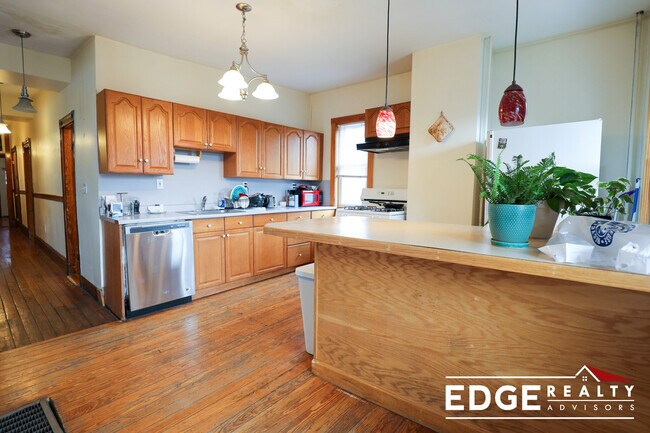 Photo - 346 Faneuil St Unidad 2