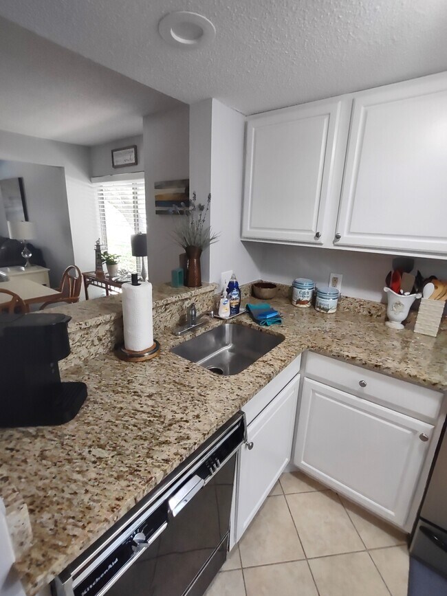 Kitchen - 1 Tanglewood Dr Unit 501