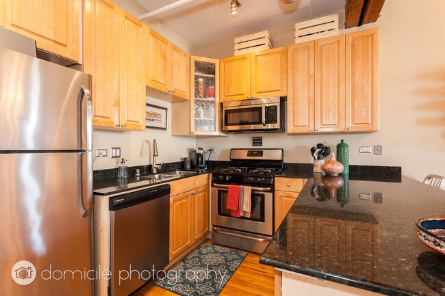 Building Photo - 1735 W Diversey Pky Unit #  0315