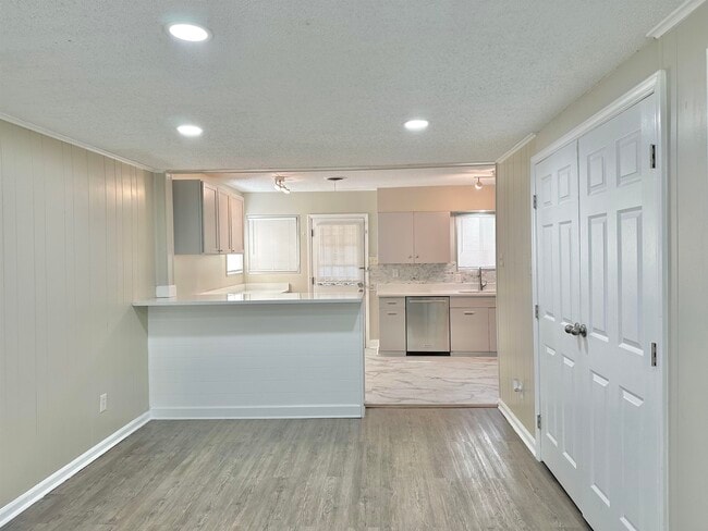 Photo - 141 N White Station Rd