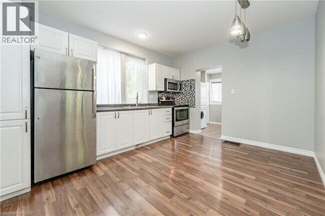 Photo - 177 Weber St E