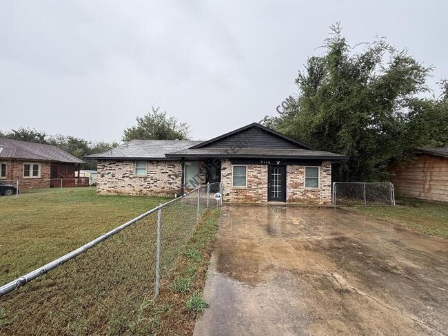 Building Photo - 9116 NE 46th St