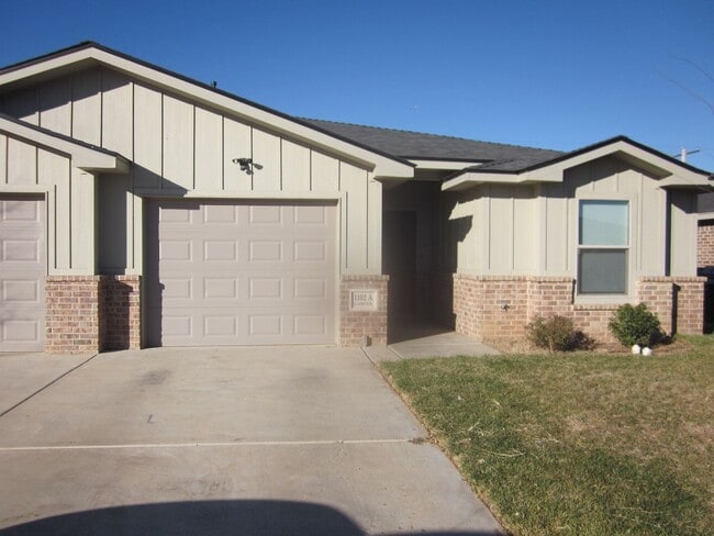 Building Photo - 1102 Unit A