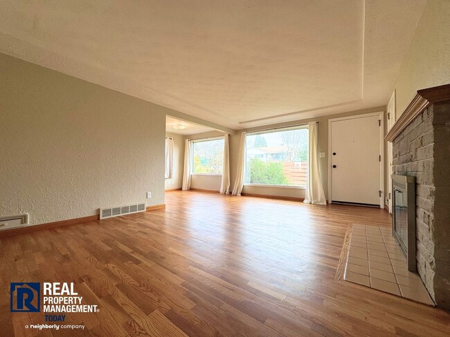 Photo - Spacious 5-Bedroom Home in Desirable North Tacoma Near Proctor & Ruston!!