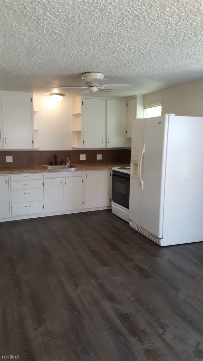 1 br, 1 bath Duplex 626 K Street 626 Townhome For Rent in Washougal